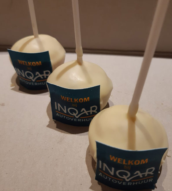 Cakepops met logo
